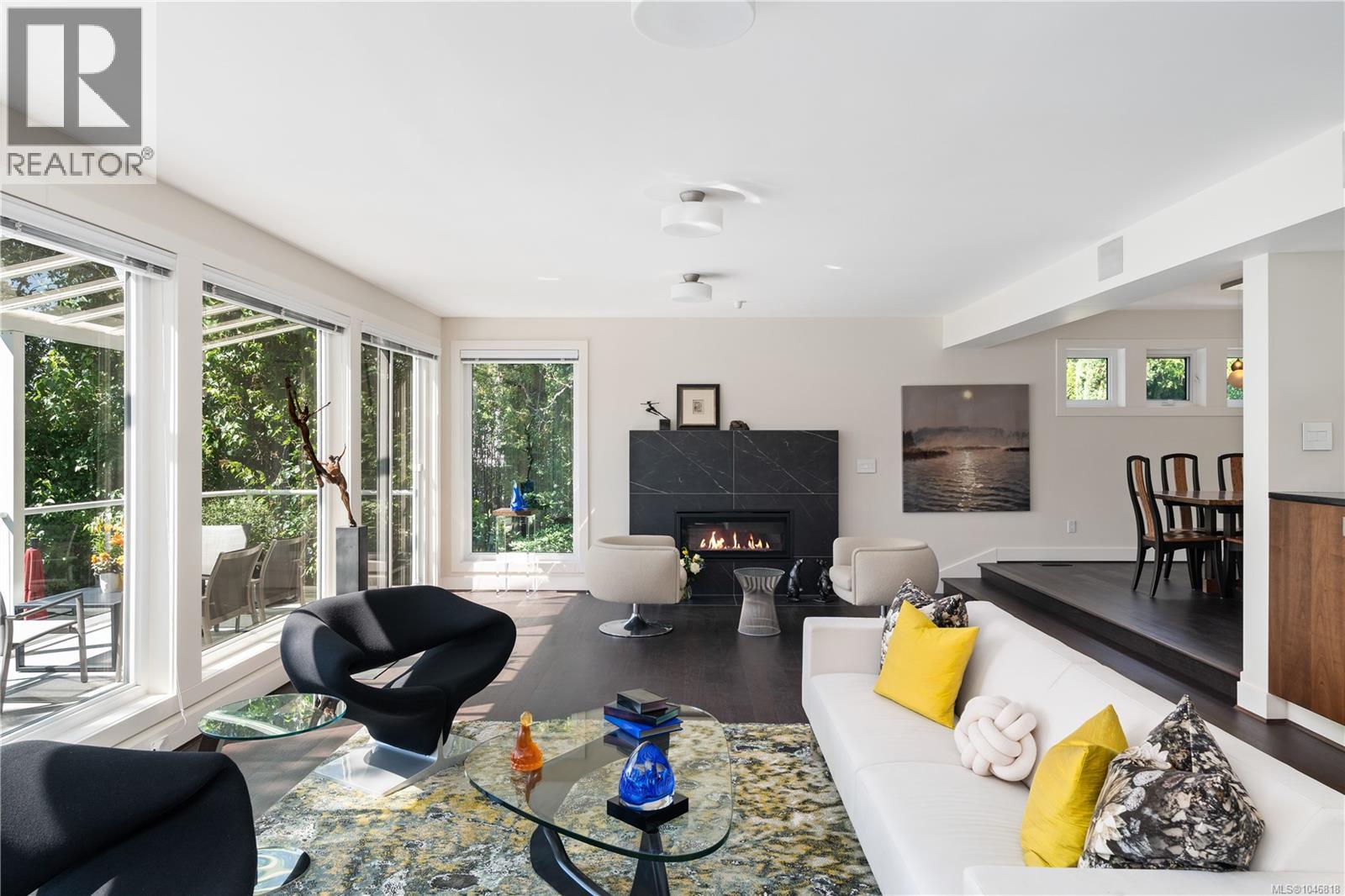 7090 Brentwood Dr, Central Saanich