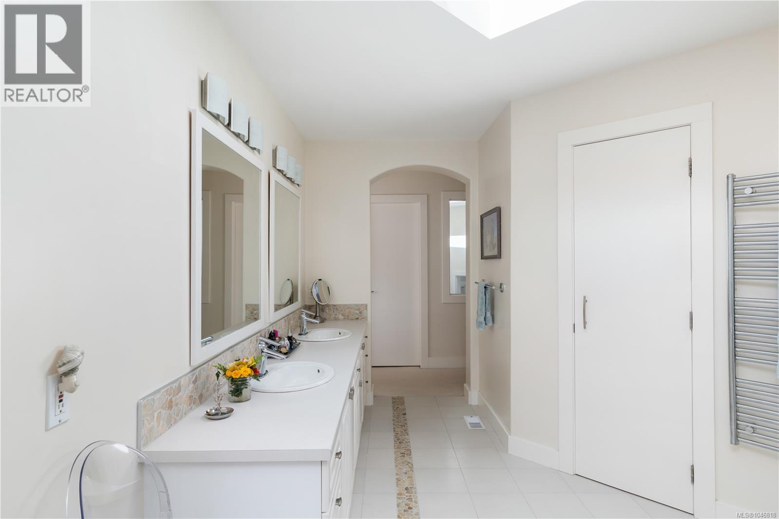 7090 Brentwood Dr, Central Saanich