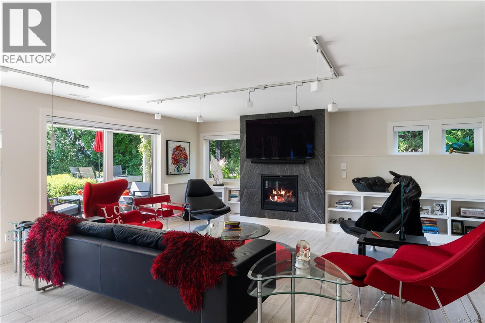 7090 Brentwood Dr, Central Saanich