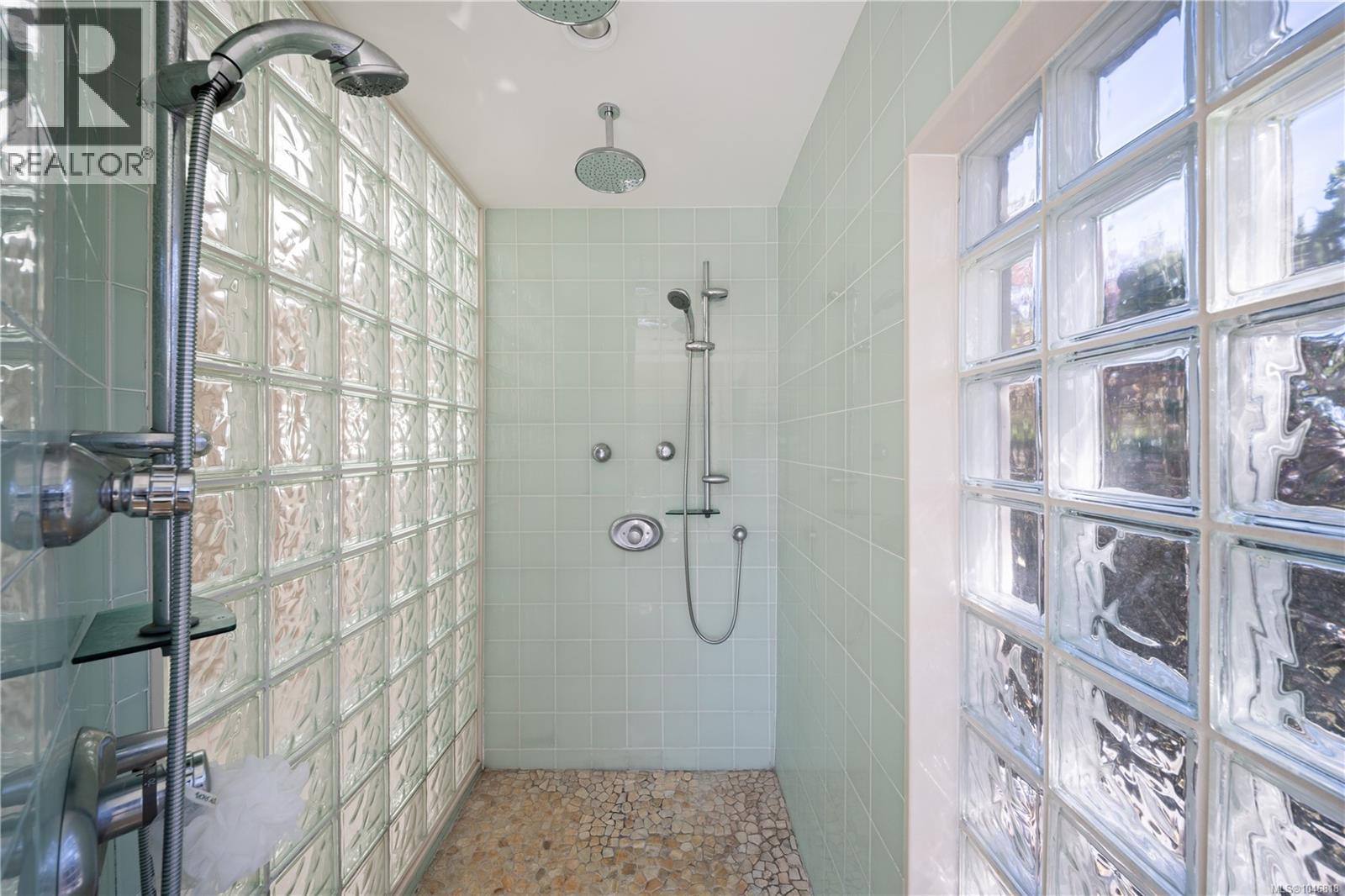 7090 Brentwood Dr, Central Saanich