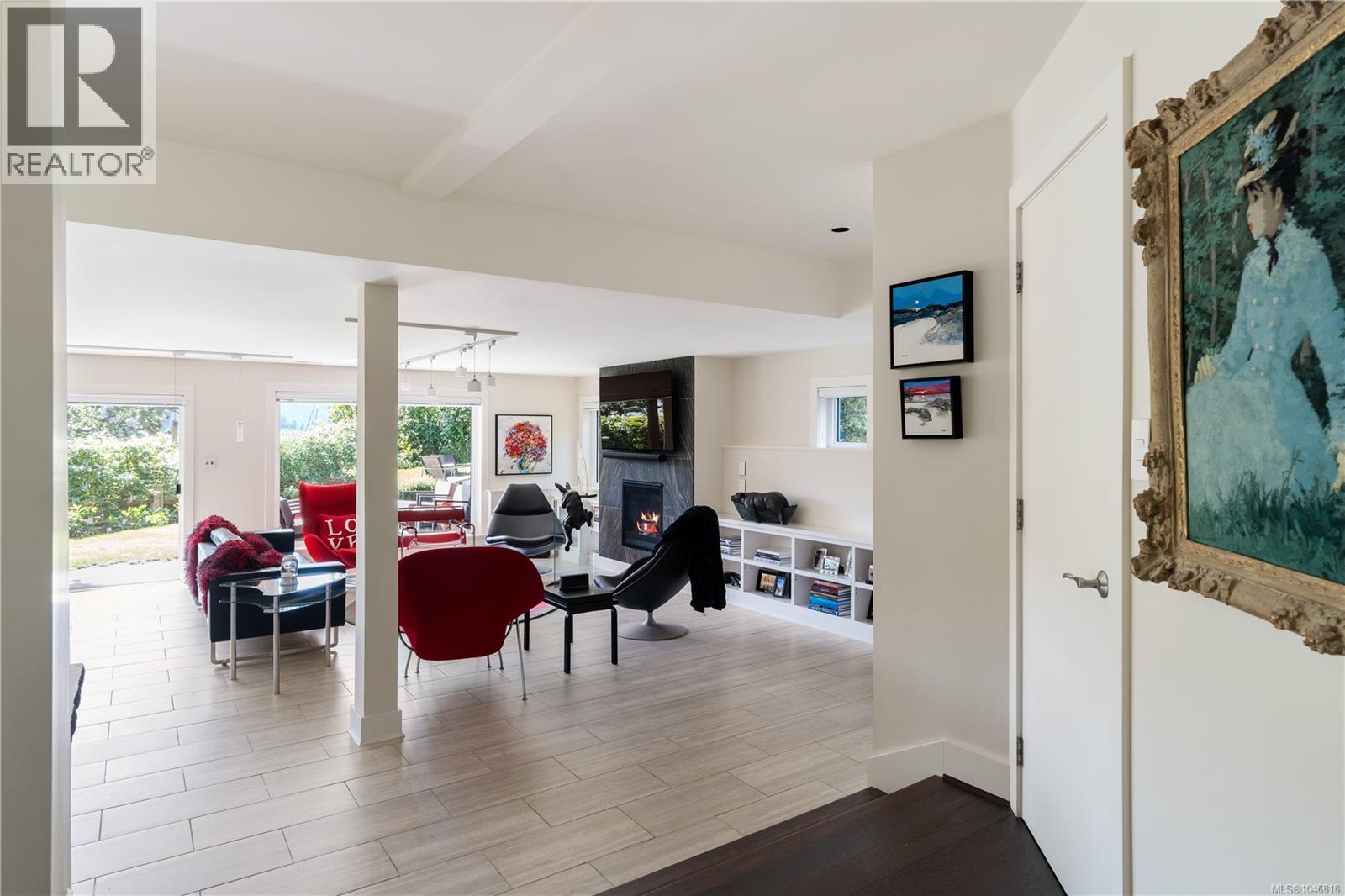 7090 Brentwood Dr, Central Saanich