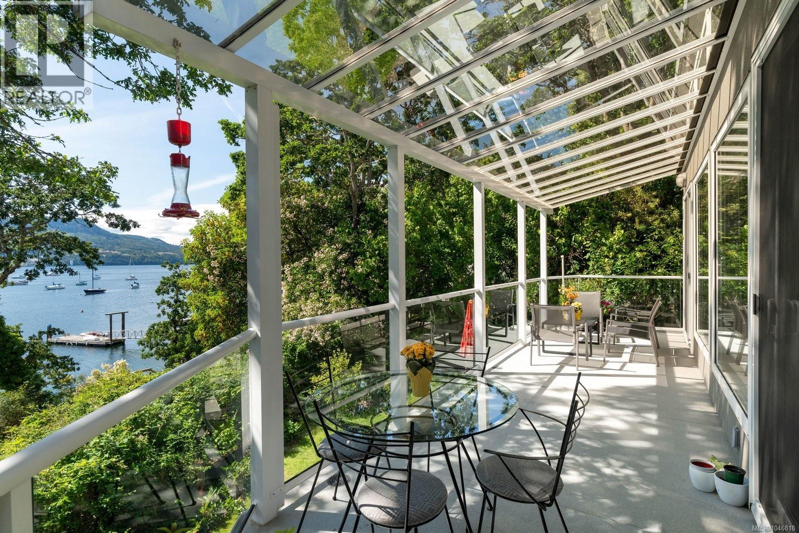7090 Brentwood Dr, Central Saanich