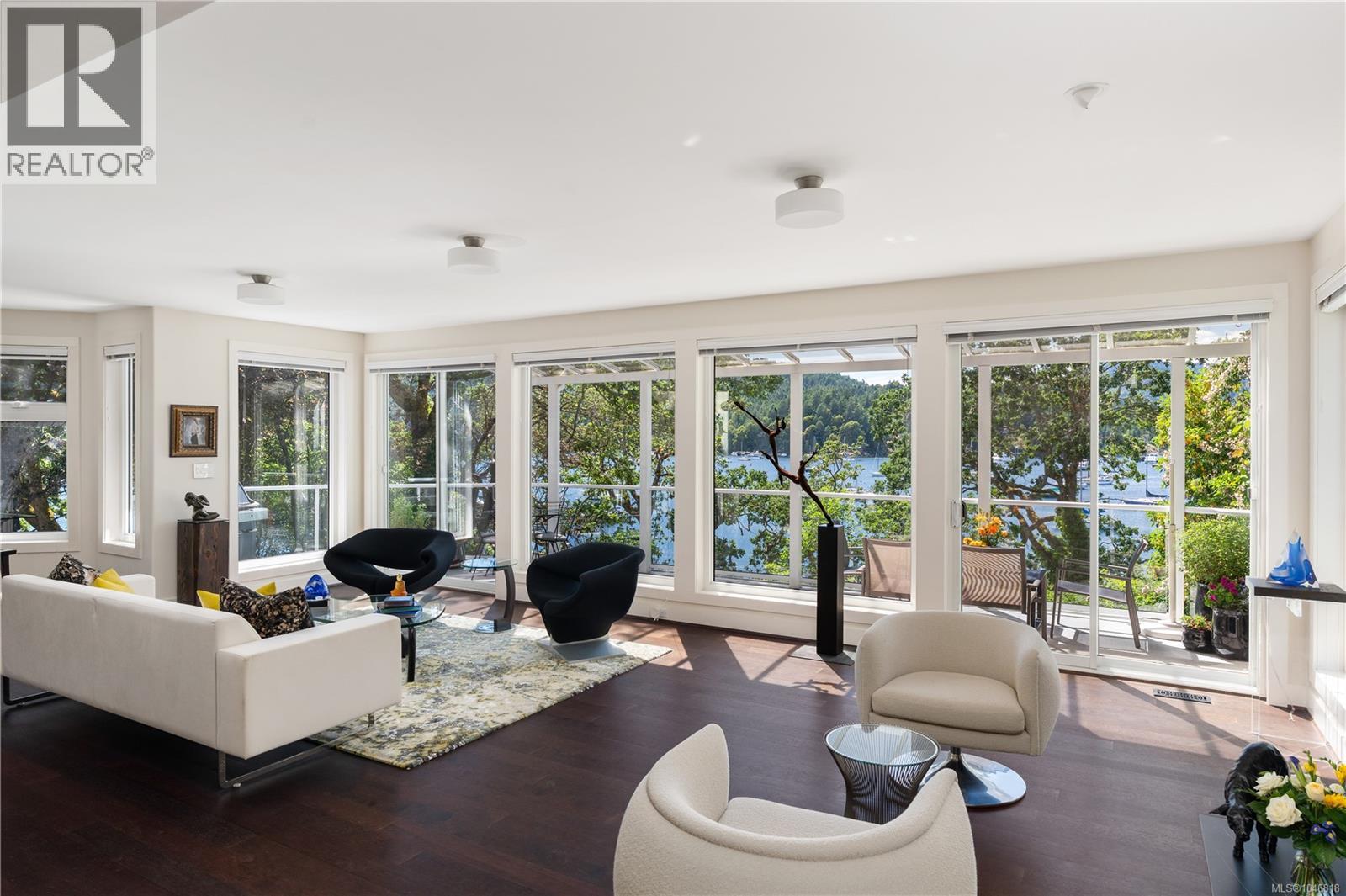 7090 Brentwood Dr, Central Saanich