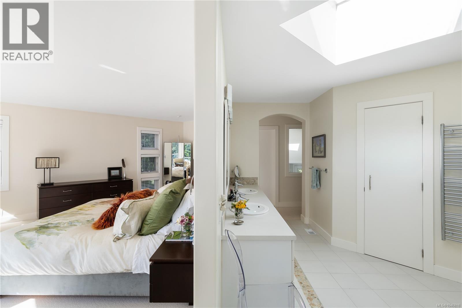 7090 Brentwood Dr, Central Saanich