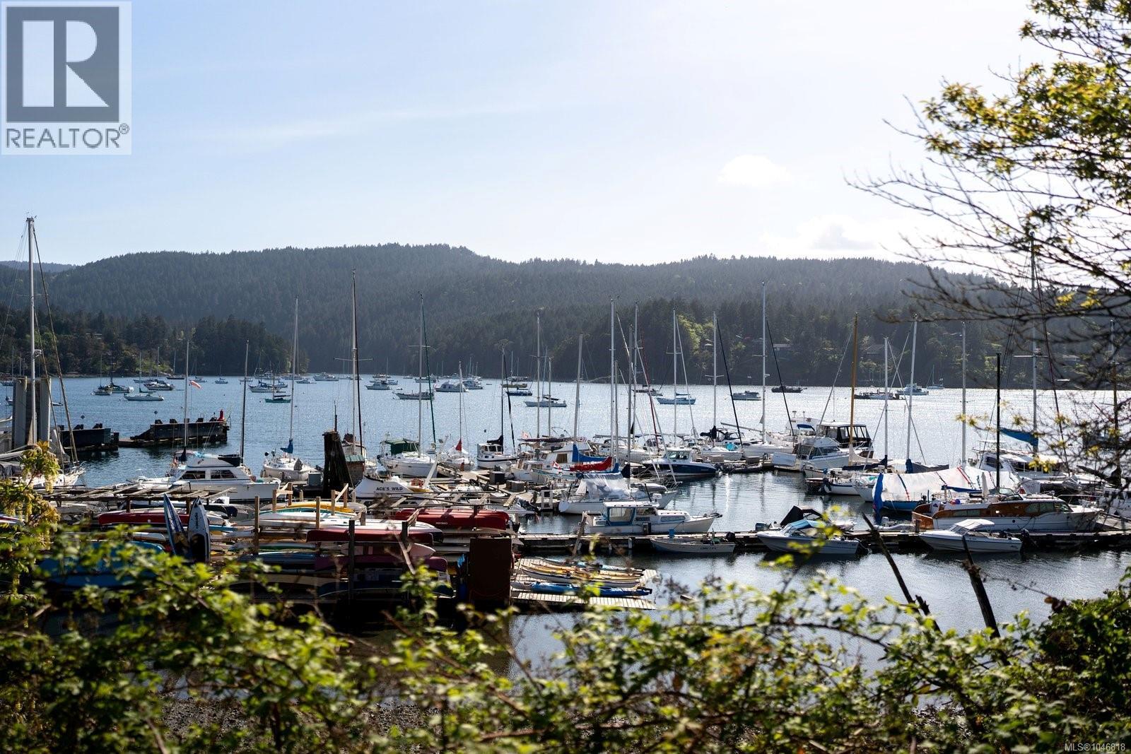 7090 Brentwood Dr, Central Saanich