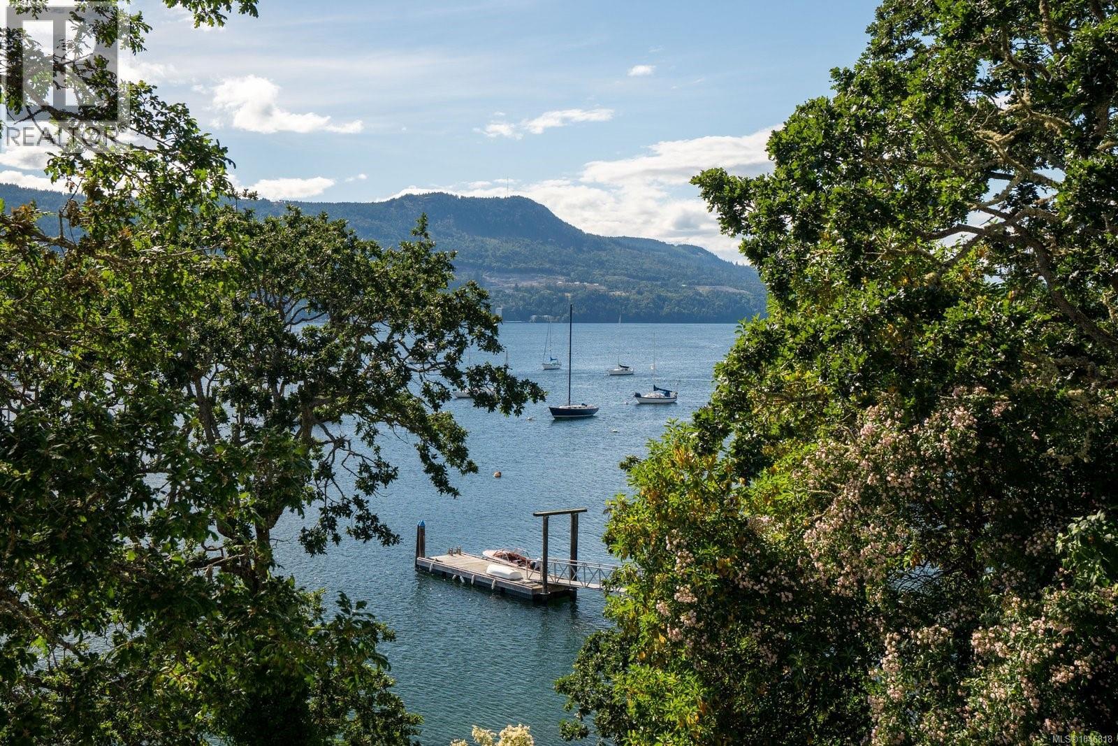 7090 Brentwood Dr, Central Saanich