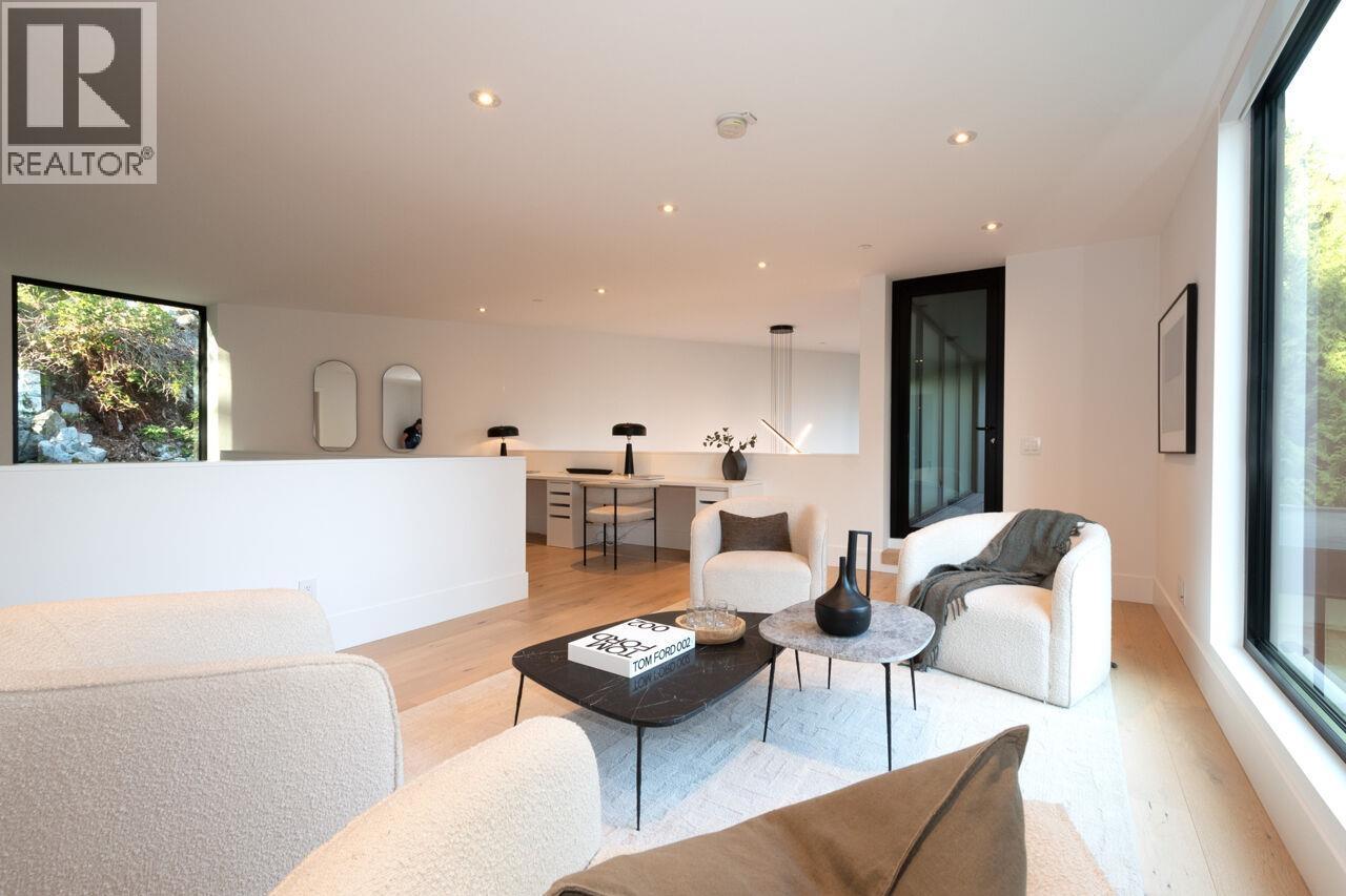 4181 ROSE CRESCENT, West Vancouver