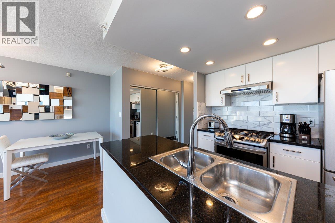 2905 1033 MARINASIDE CRESCENT, Vancouver - Image 1