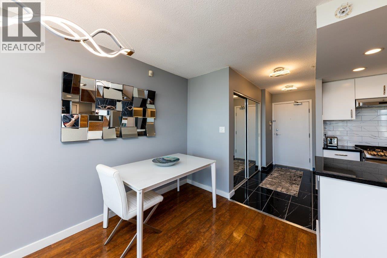2905 1033 MARINASIDE CRESCENT, Vancouver - Image 1