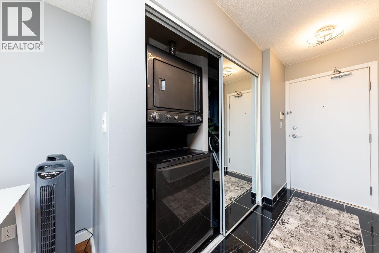 2905 1033 MARINASIDE CRESCENT, Vancouver - Image 1