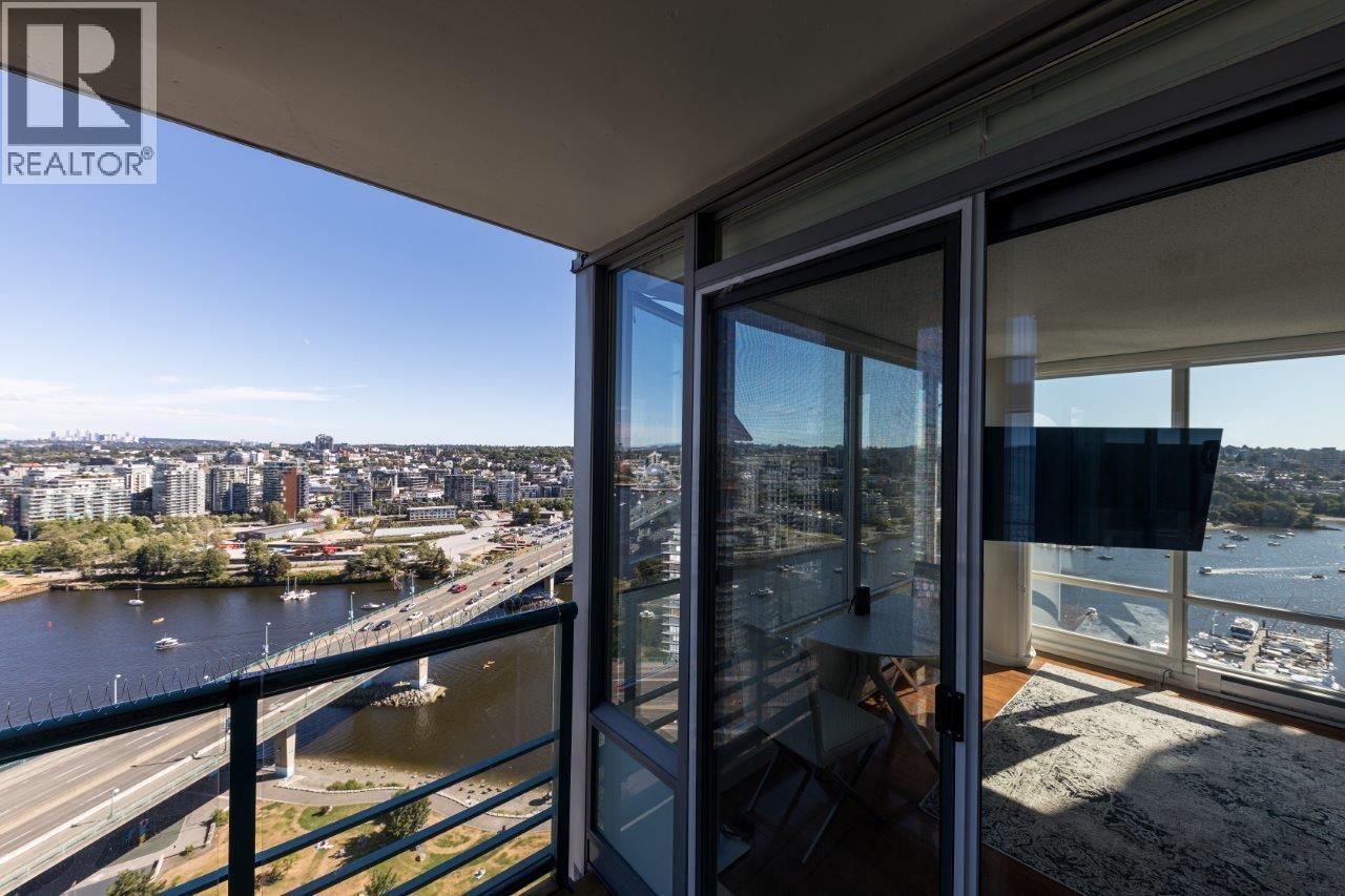 2905 1033 MARINASIDE CRESCENT, Vancouver - Image 1