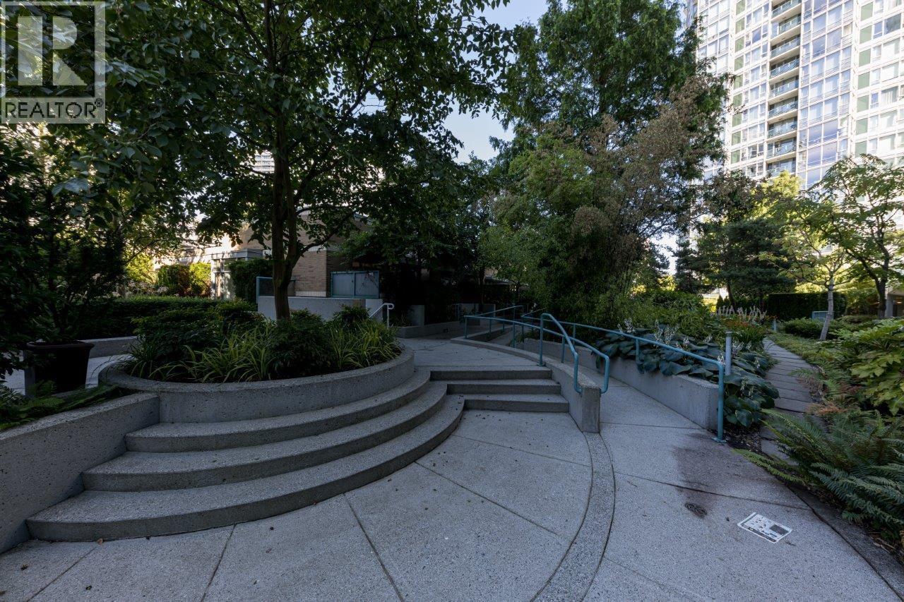 2905 1033 MARINASIDE CRESCENT, Vancouver - Image 1