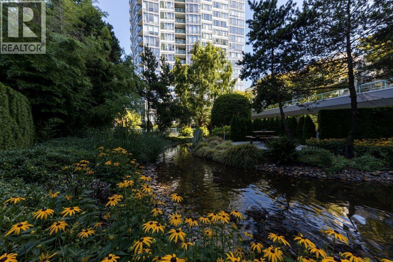 2905 1033 MARINASIDE CRESCENT, Vancouver - Image 1