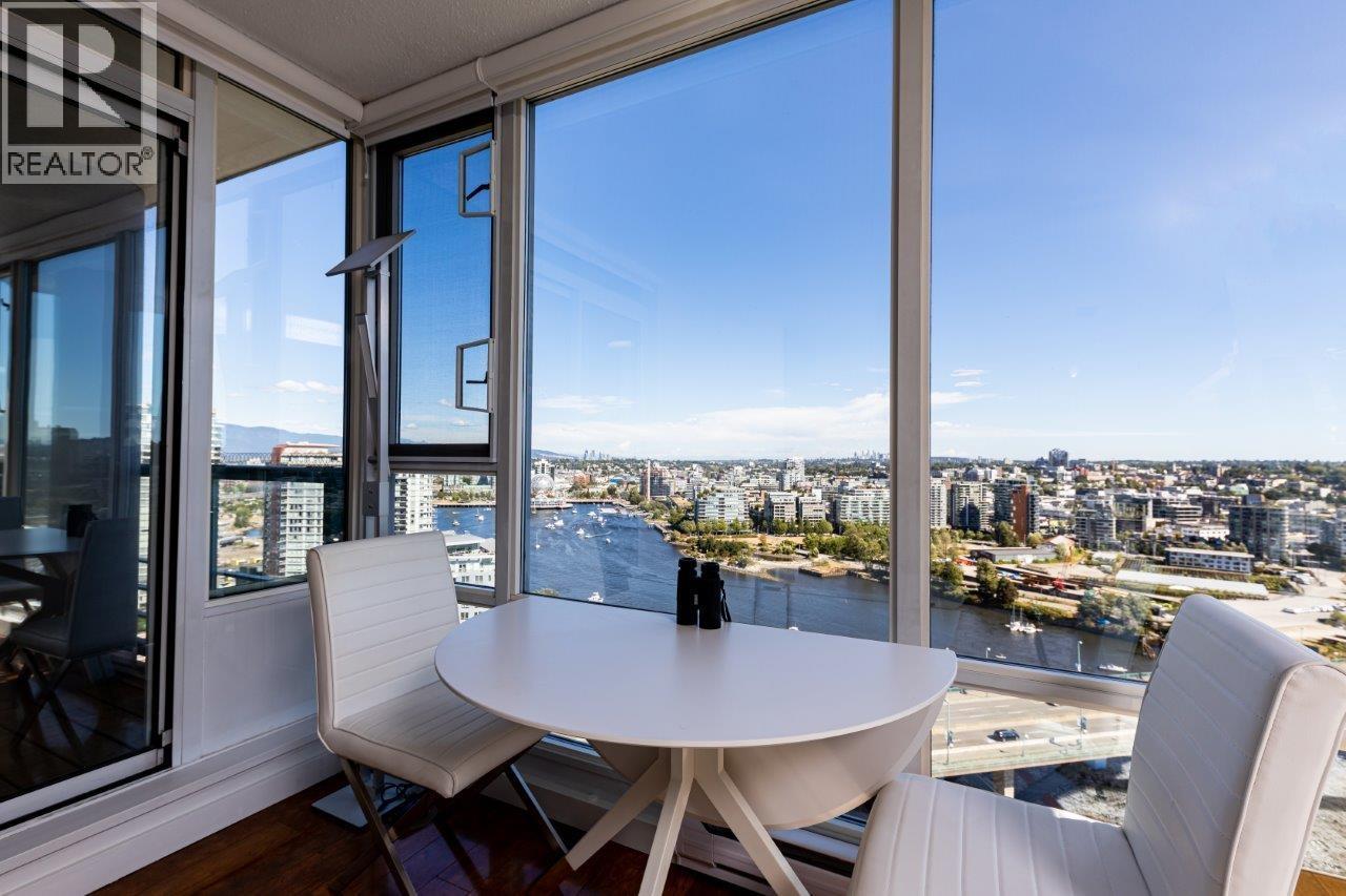 2905 1033 MARINASIDE CRESCENT, Vancouver - Image 1