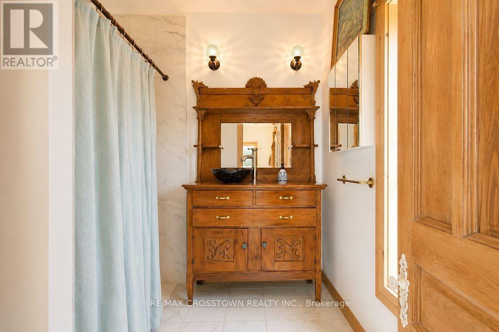 243 CHAMPLAIN ROAD - 19