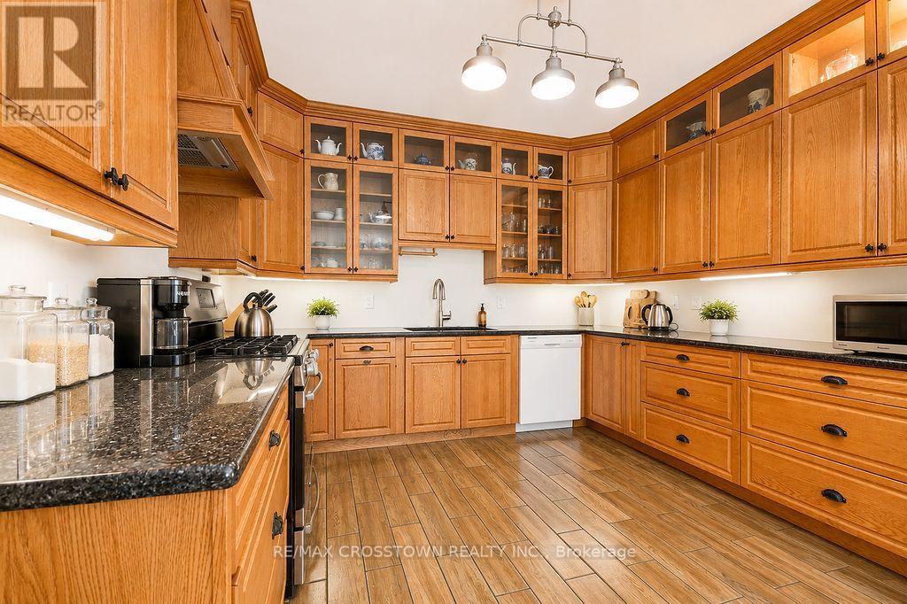 243 CHAMPLAIN ROAD - Image 24