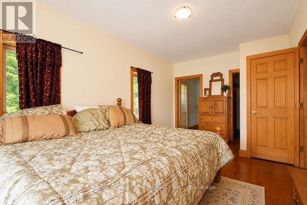 243 CHAMPLAIN ROAD - 27