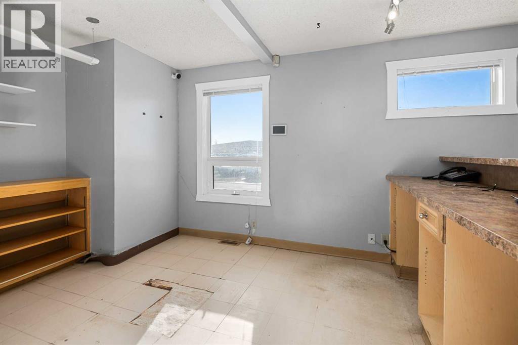 117 East Lake Crescent Northeast - Photo 18