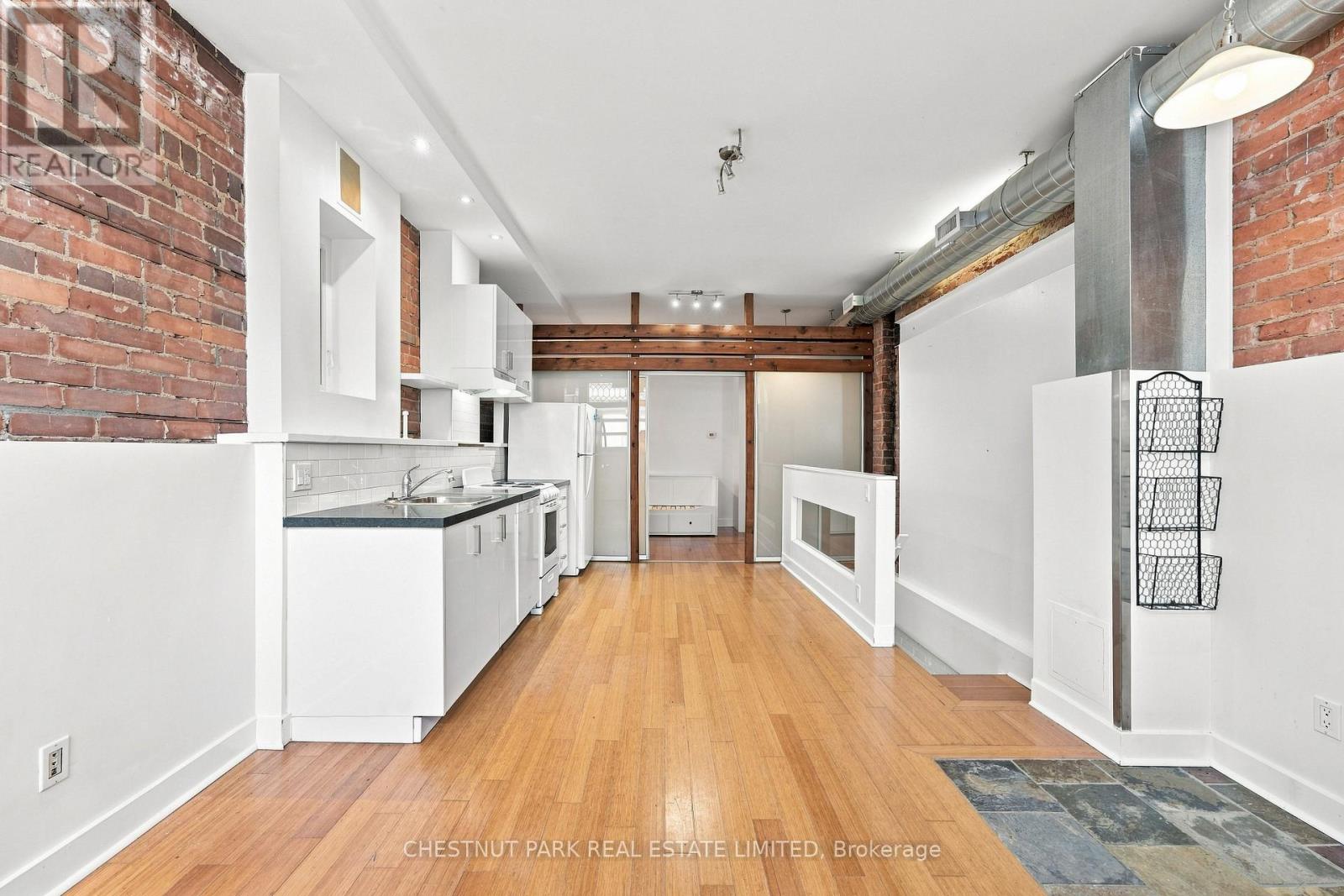 Photo of 208 Greenwood Avenue