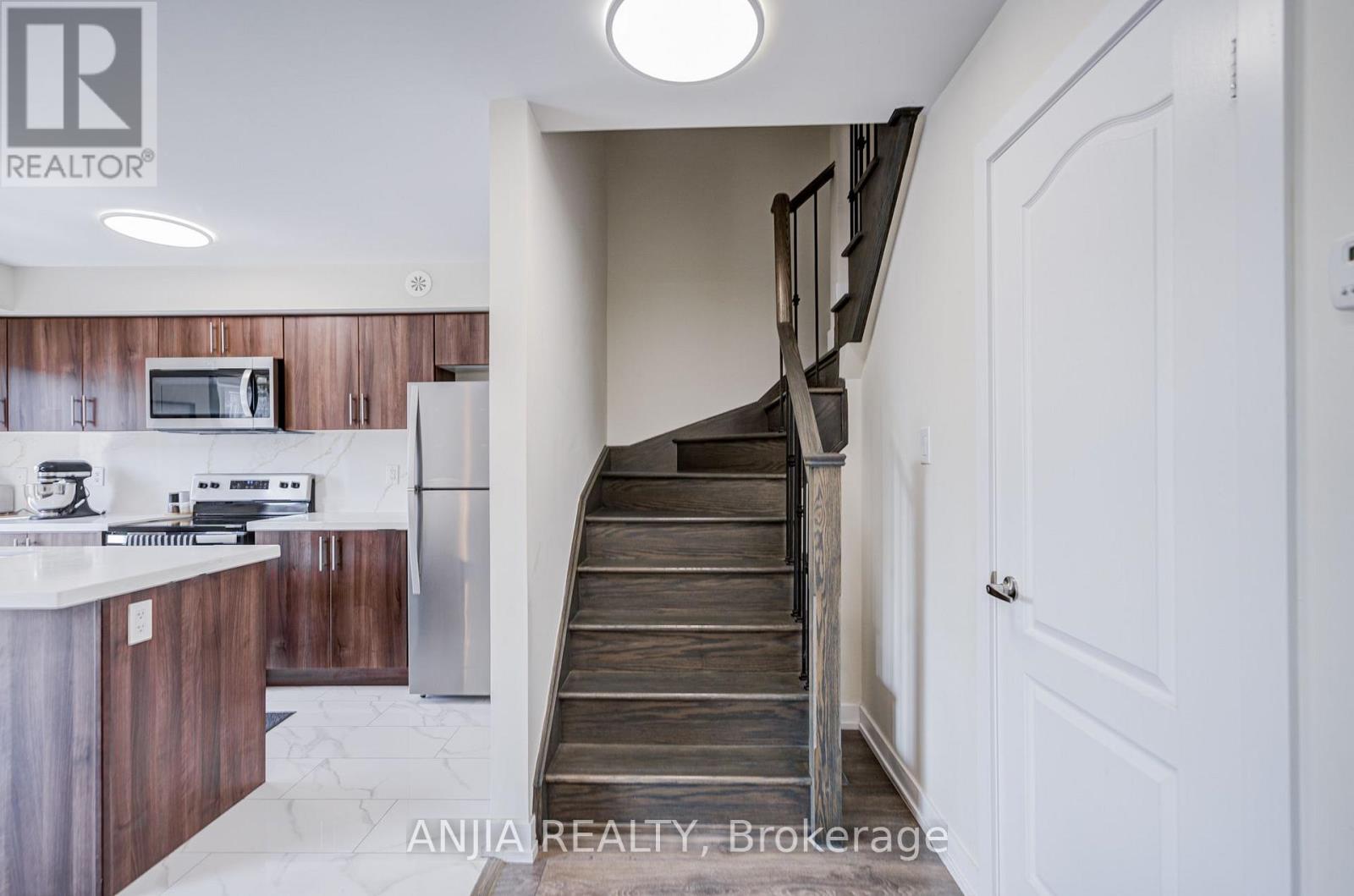 #2210 10 WESTMEATH LANE - 10
