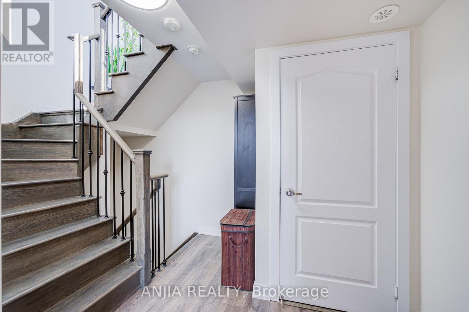 #2210 10 WESTMEATH LANE - 12