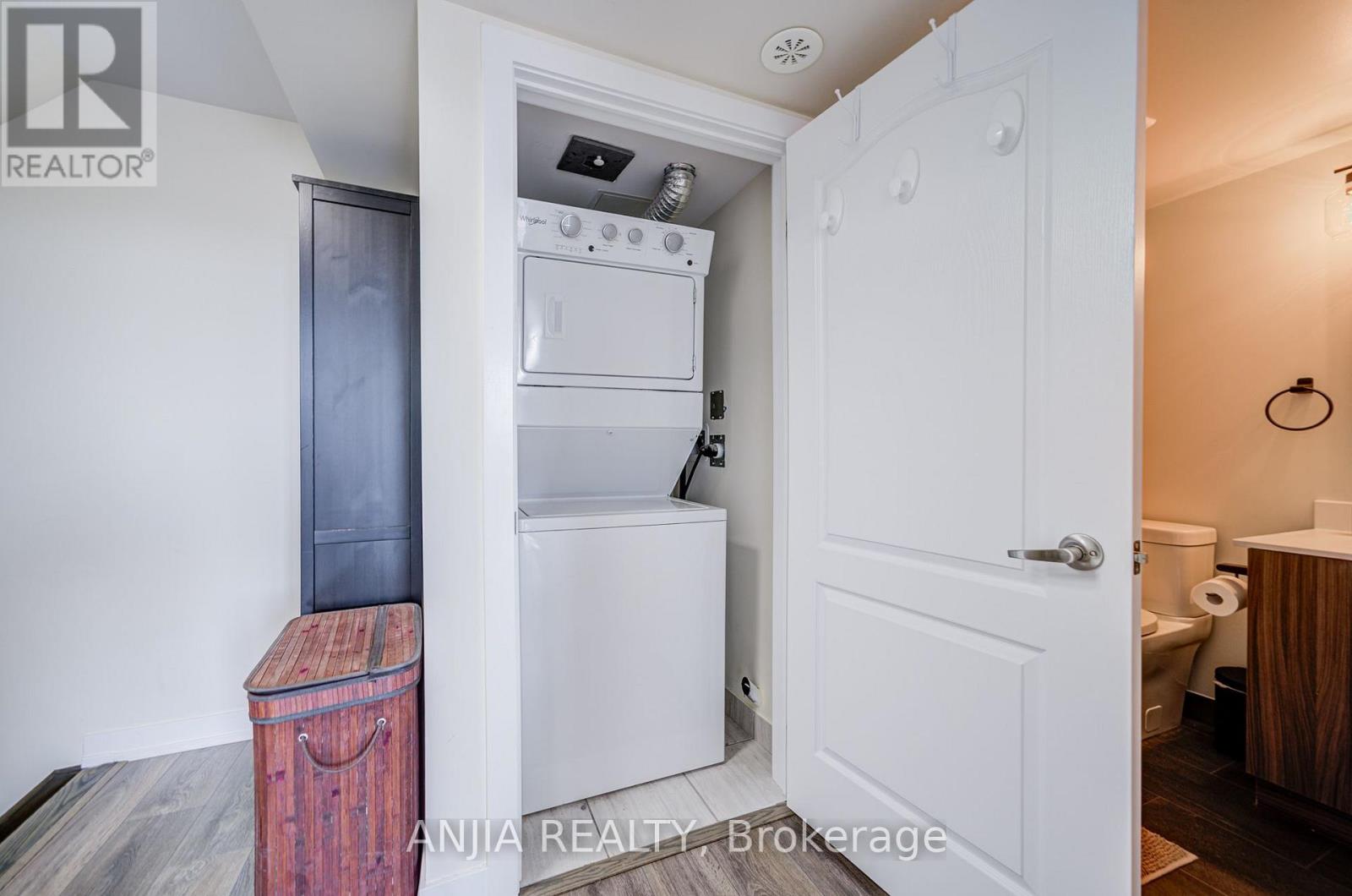 #2210 10 WESTMEATH LANE - 19