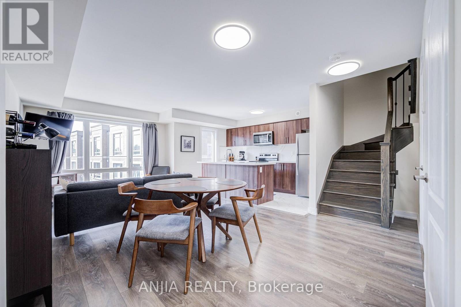2210 – 10 WESTMEATH LANE, Markham photo 2
