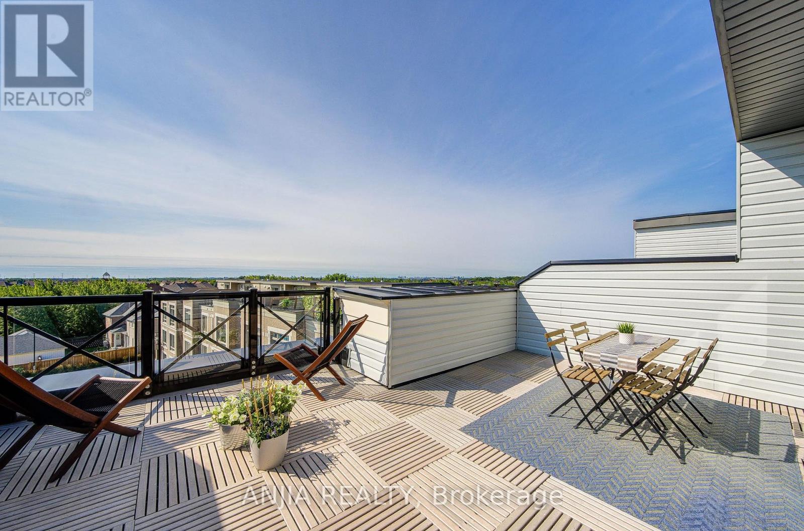 #2210 10 WESTMEATH LANE - 22