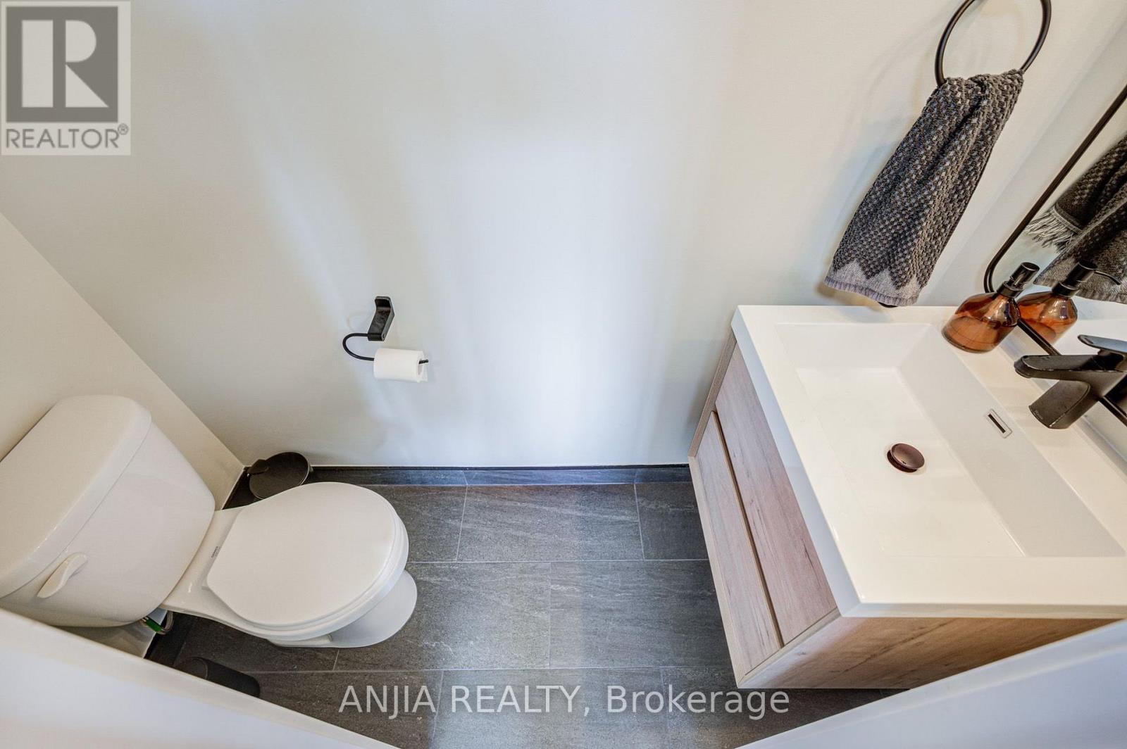 2210 – 10 WESTMEATH LANE, Markham photo 3