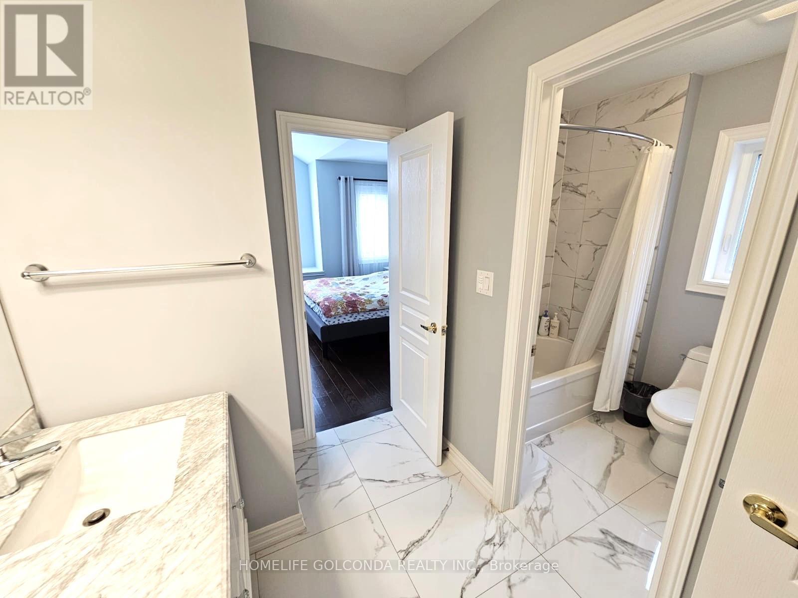 3252 LARRY CRESCENT - 34