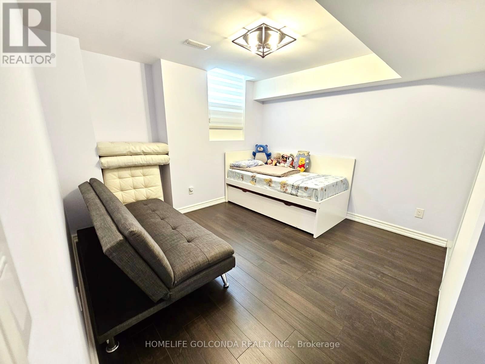 3252 LARRY CRESCENT - 40