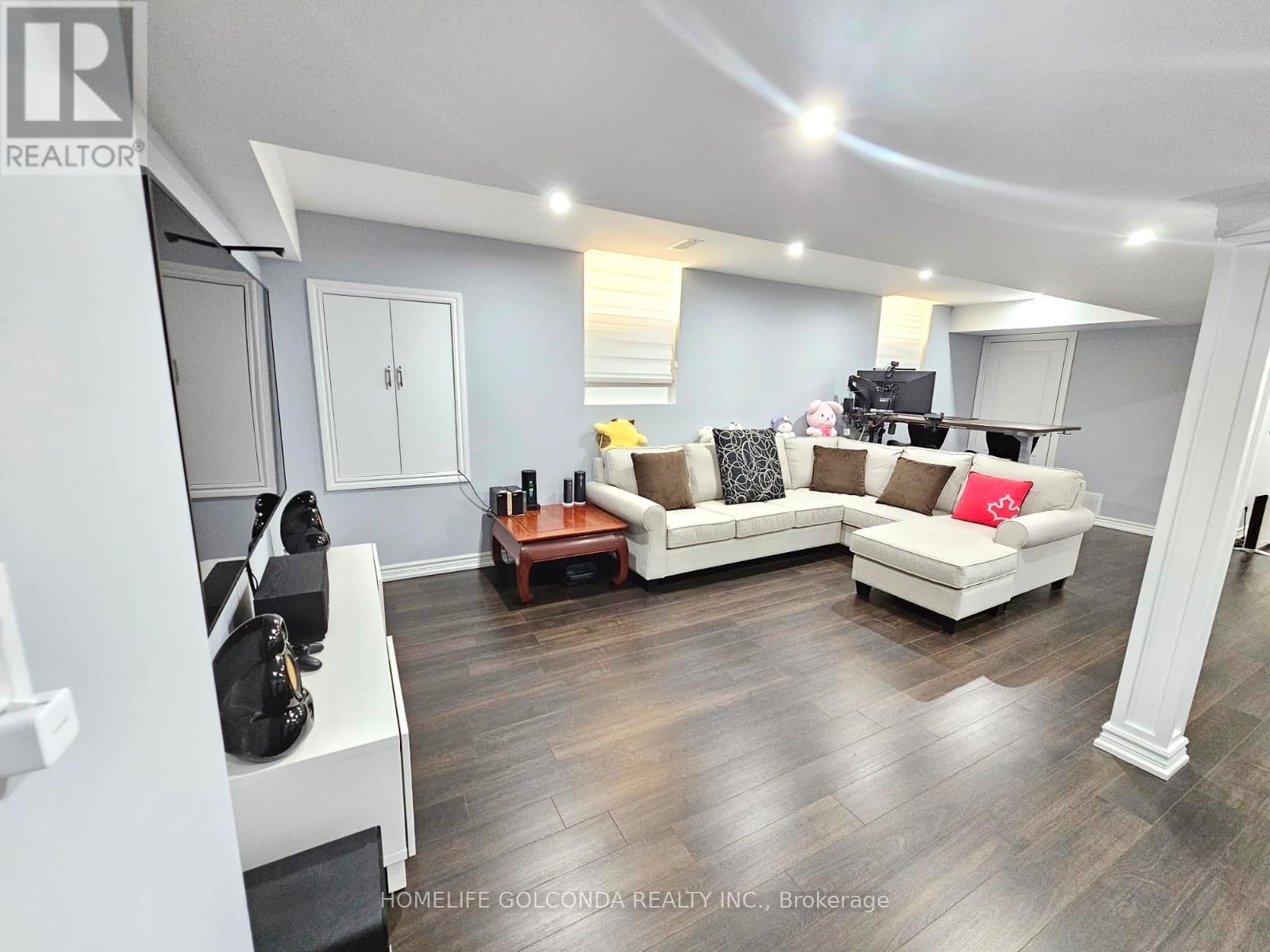 3252 LARRY CRESCENT - 43