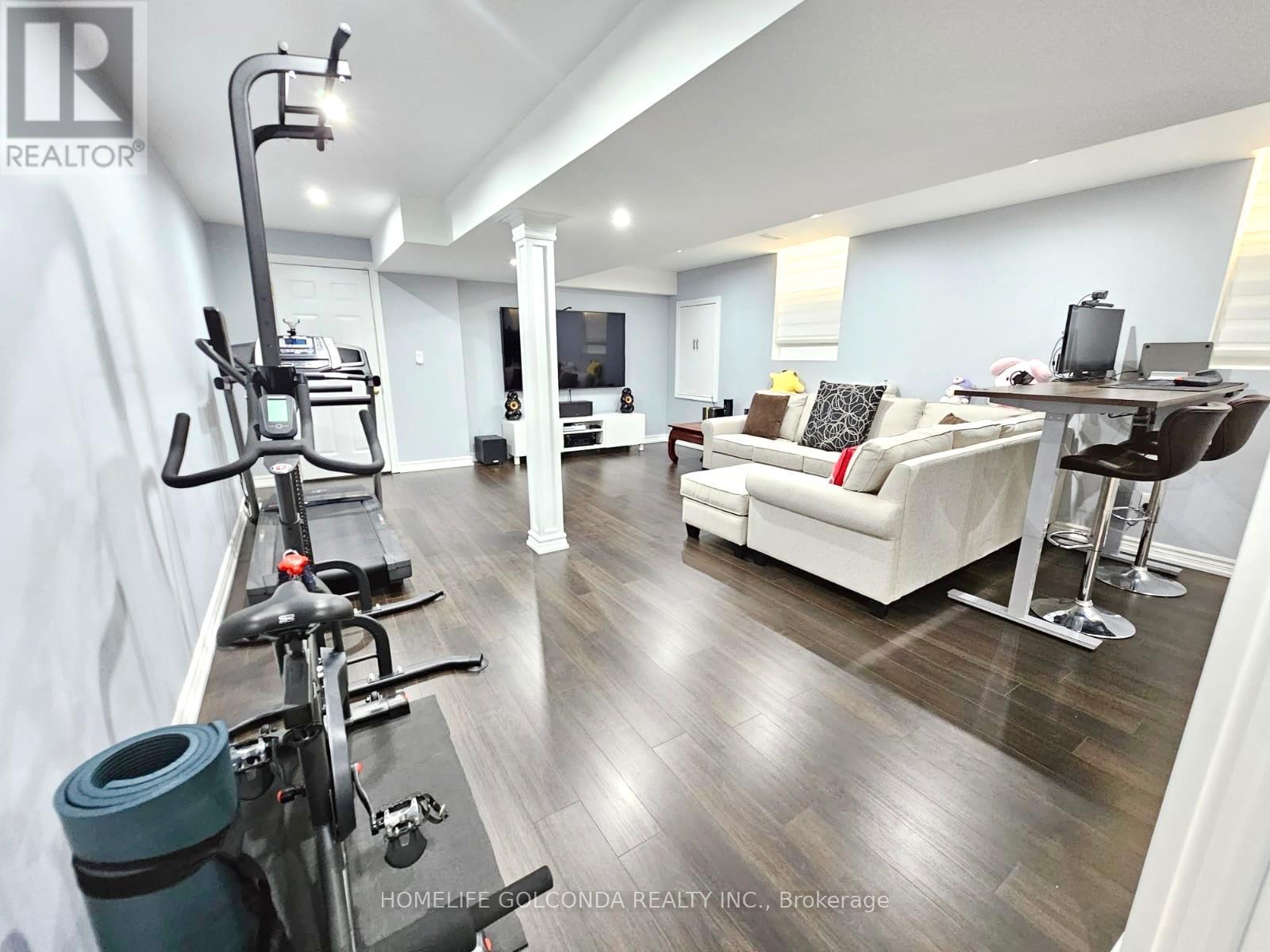 3252 LARRY CRESCENT - 44