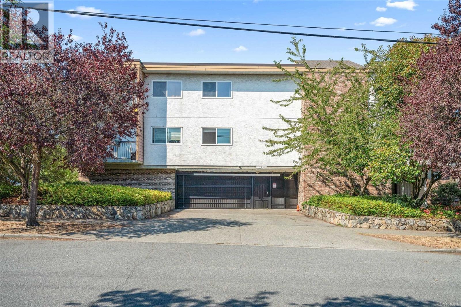 #203 1116 Queens Ave - 30