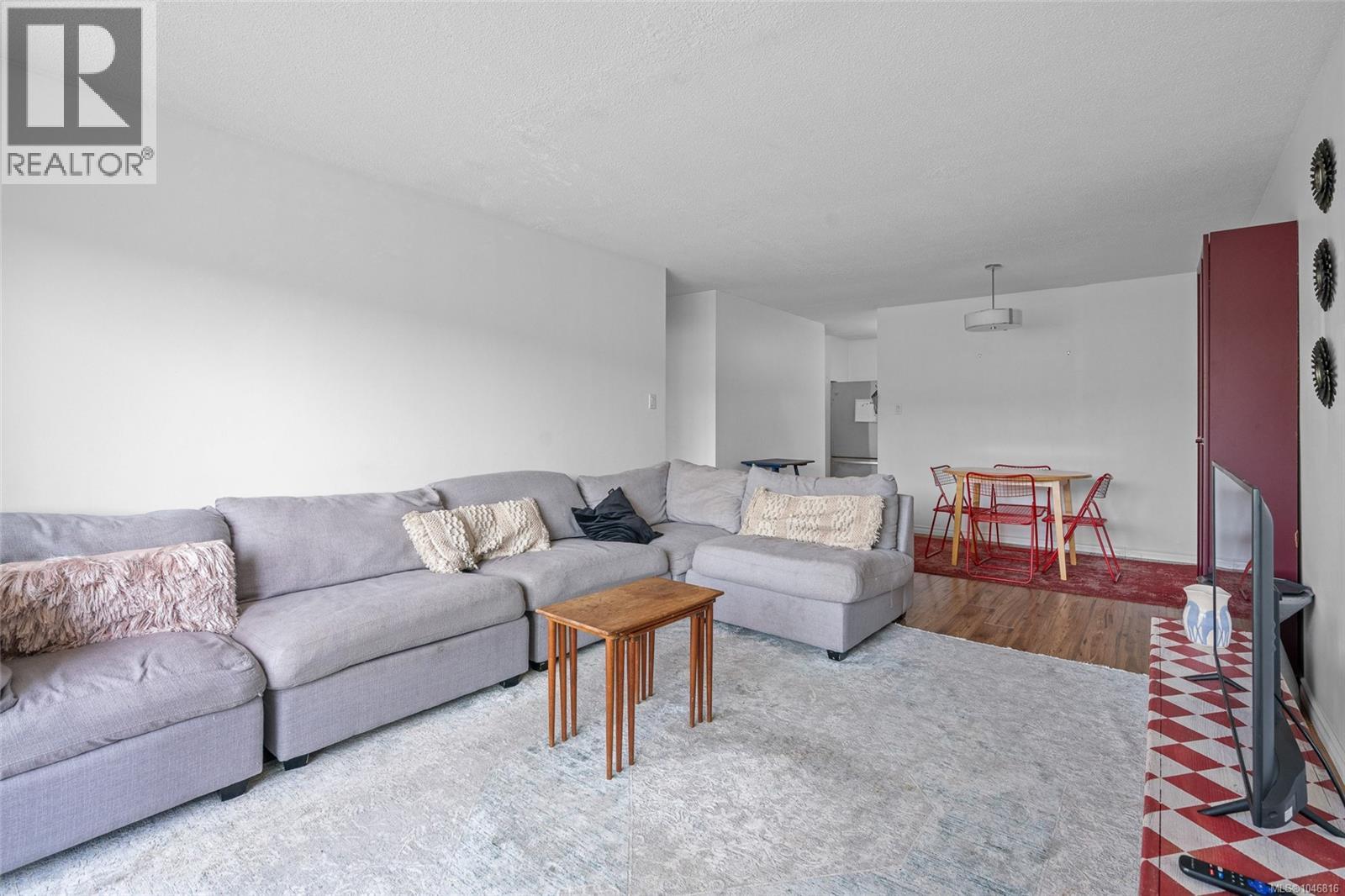 #203 1116 Queens Ave - 7