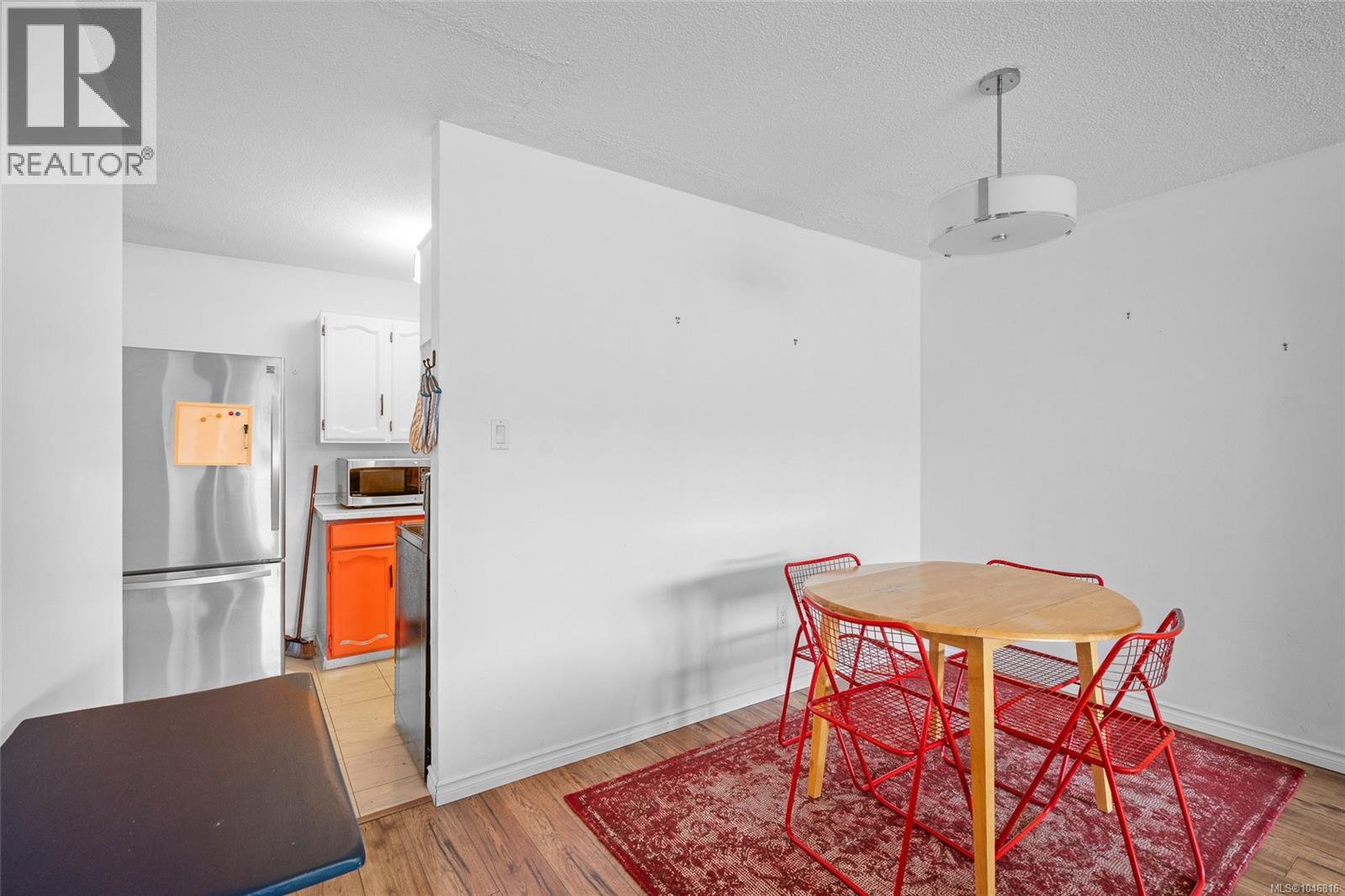 #203 1116 Queens Ave - 11