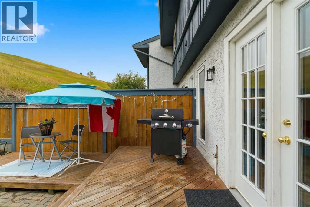 #12 800 Bowcroft Place - 11