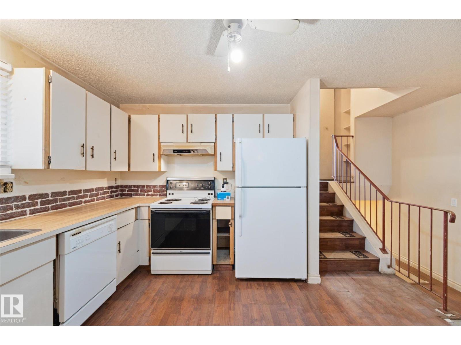 4305 35 Street NW - Photo 15