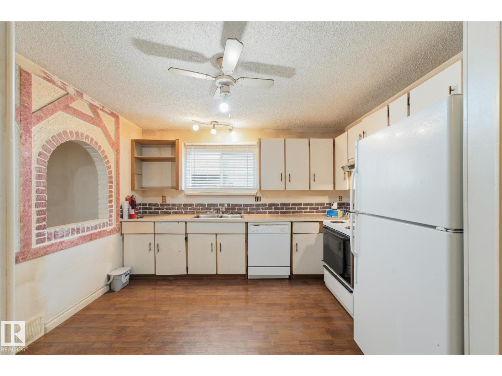 4305 35 Street NW - Photo 16