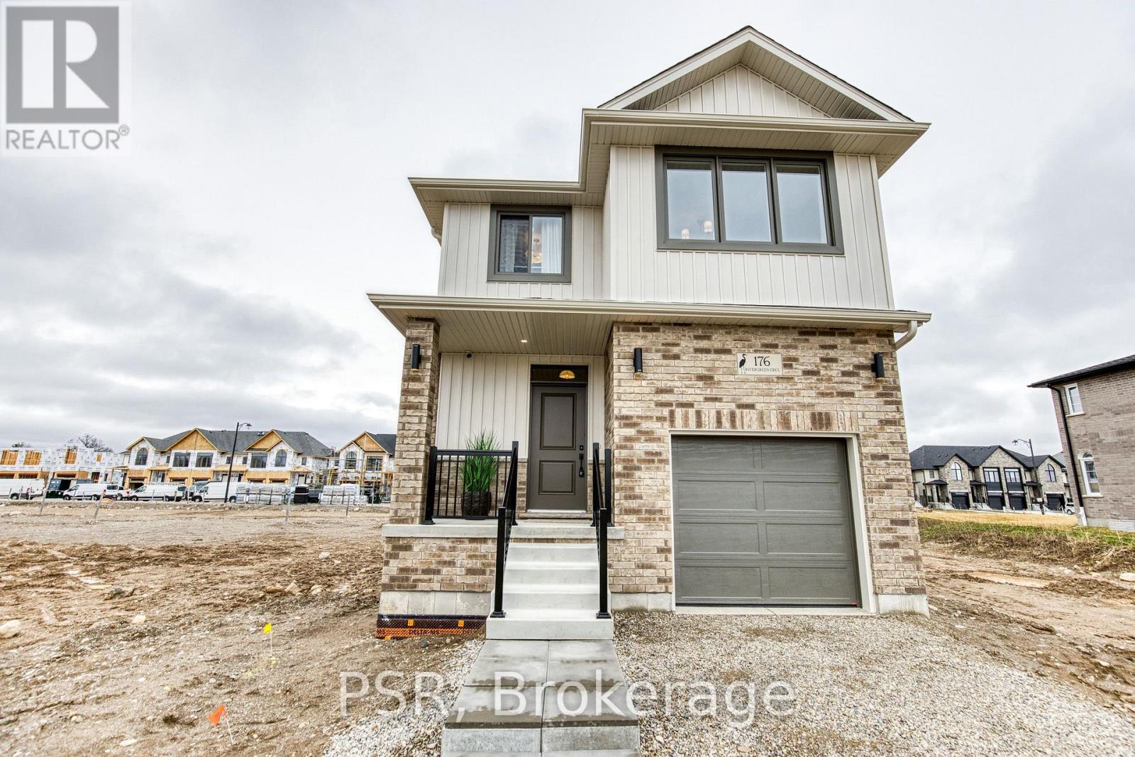 196 RIVERGREEN CRESCENT - 1