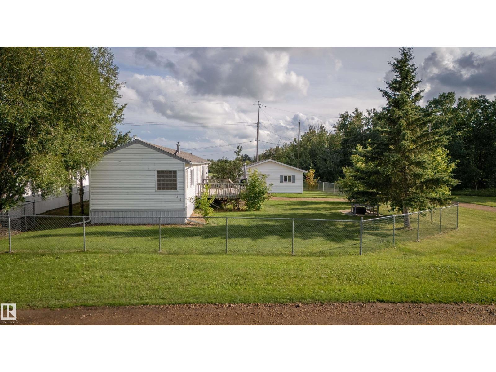 121 Lindgren ST - 33