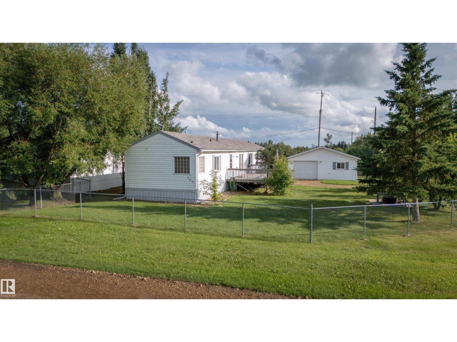 121 Lindgren ST - 14