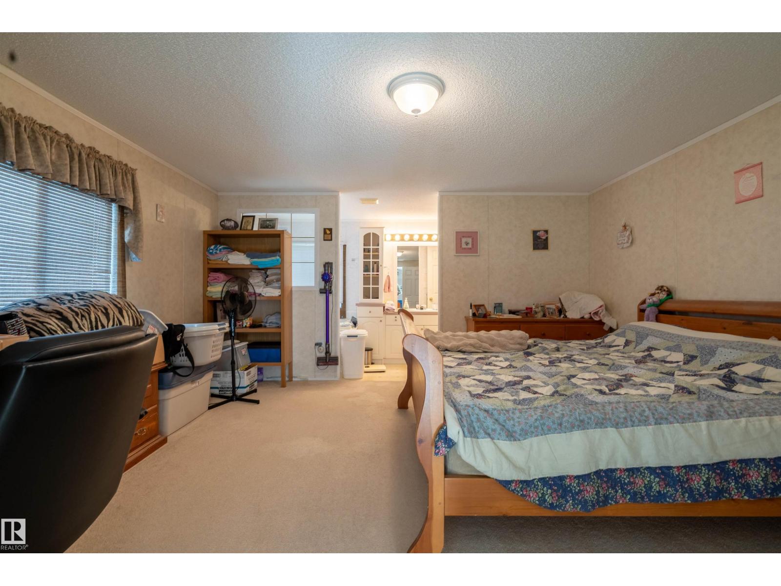 121 Lindgren ST - 15