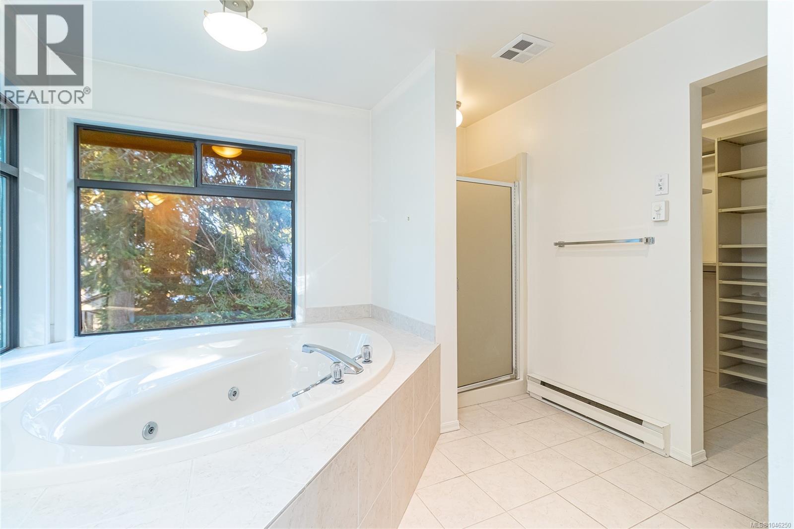 2680 Arbutus Rd - 37