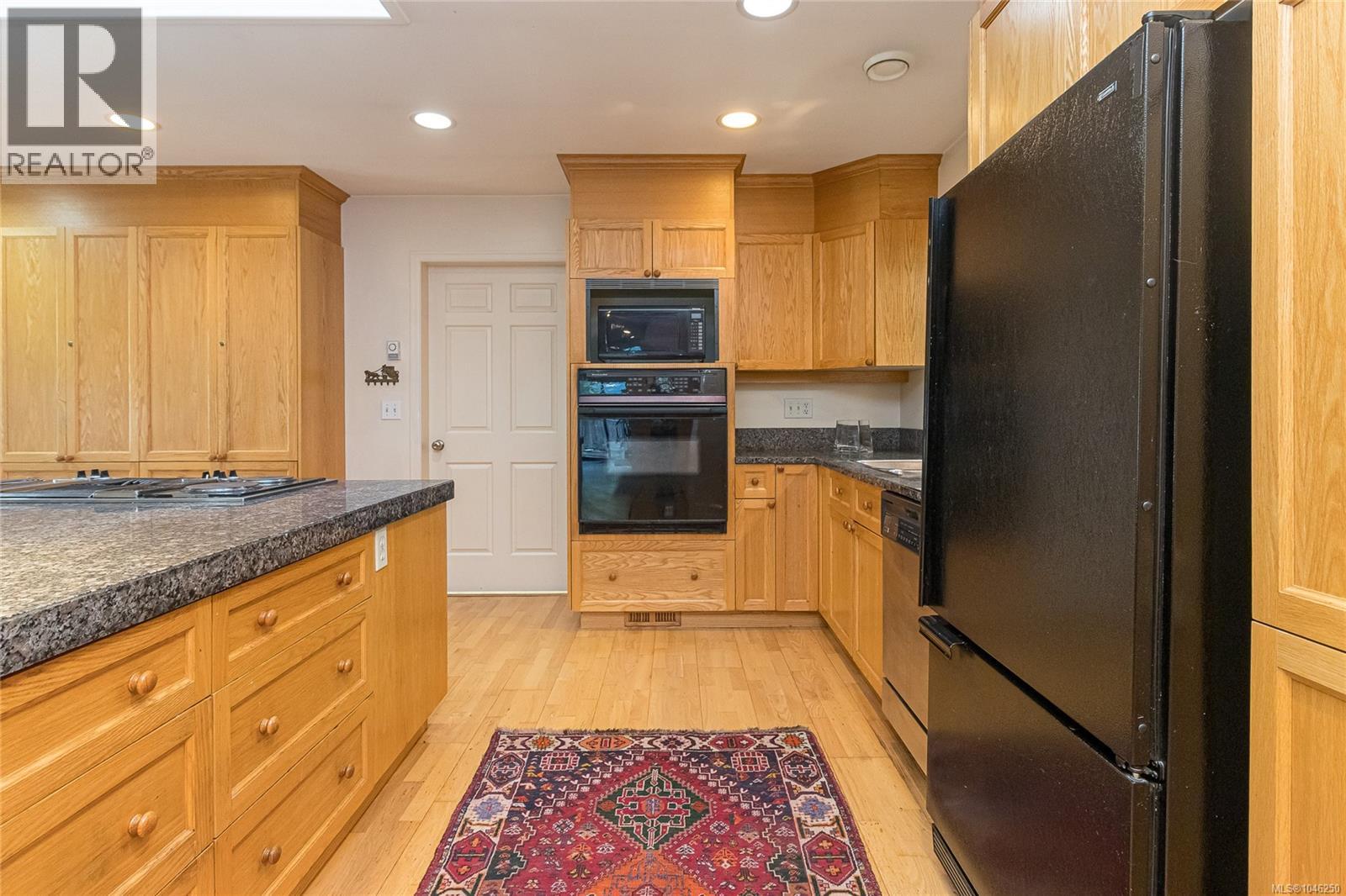 2680 Arbutus Rd - 21