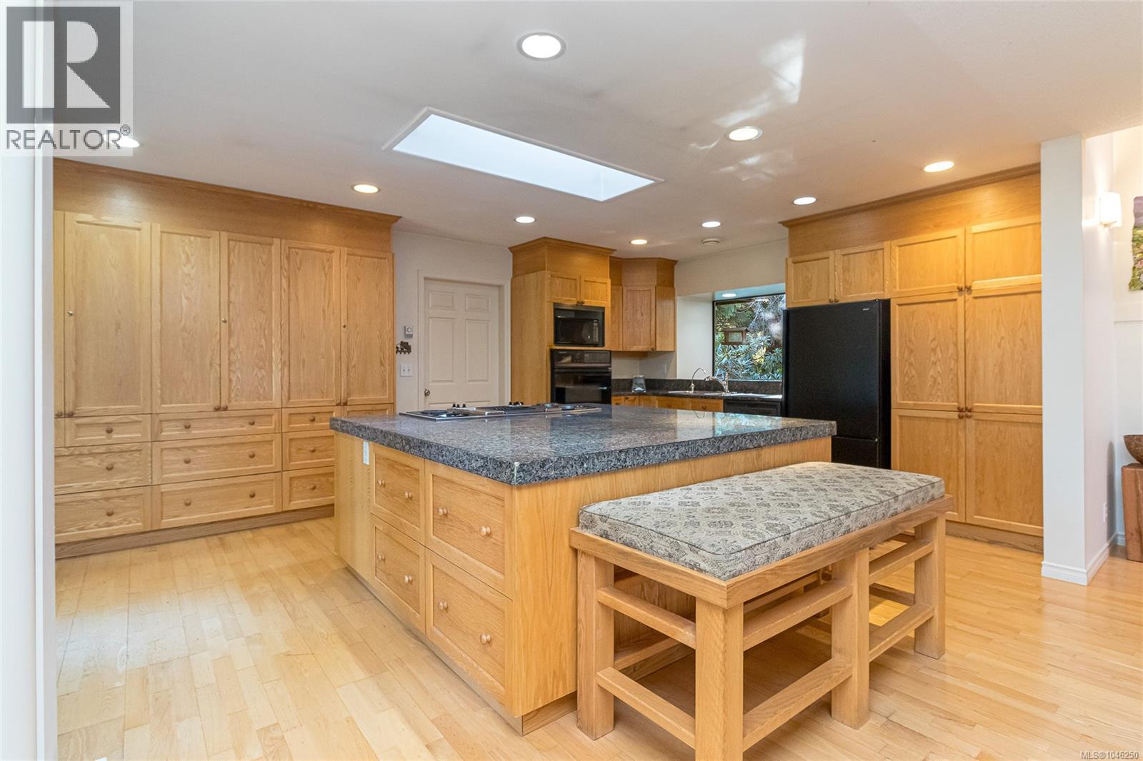 2680 Arbutus Rd - 17