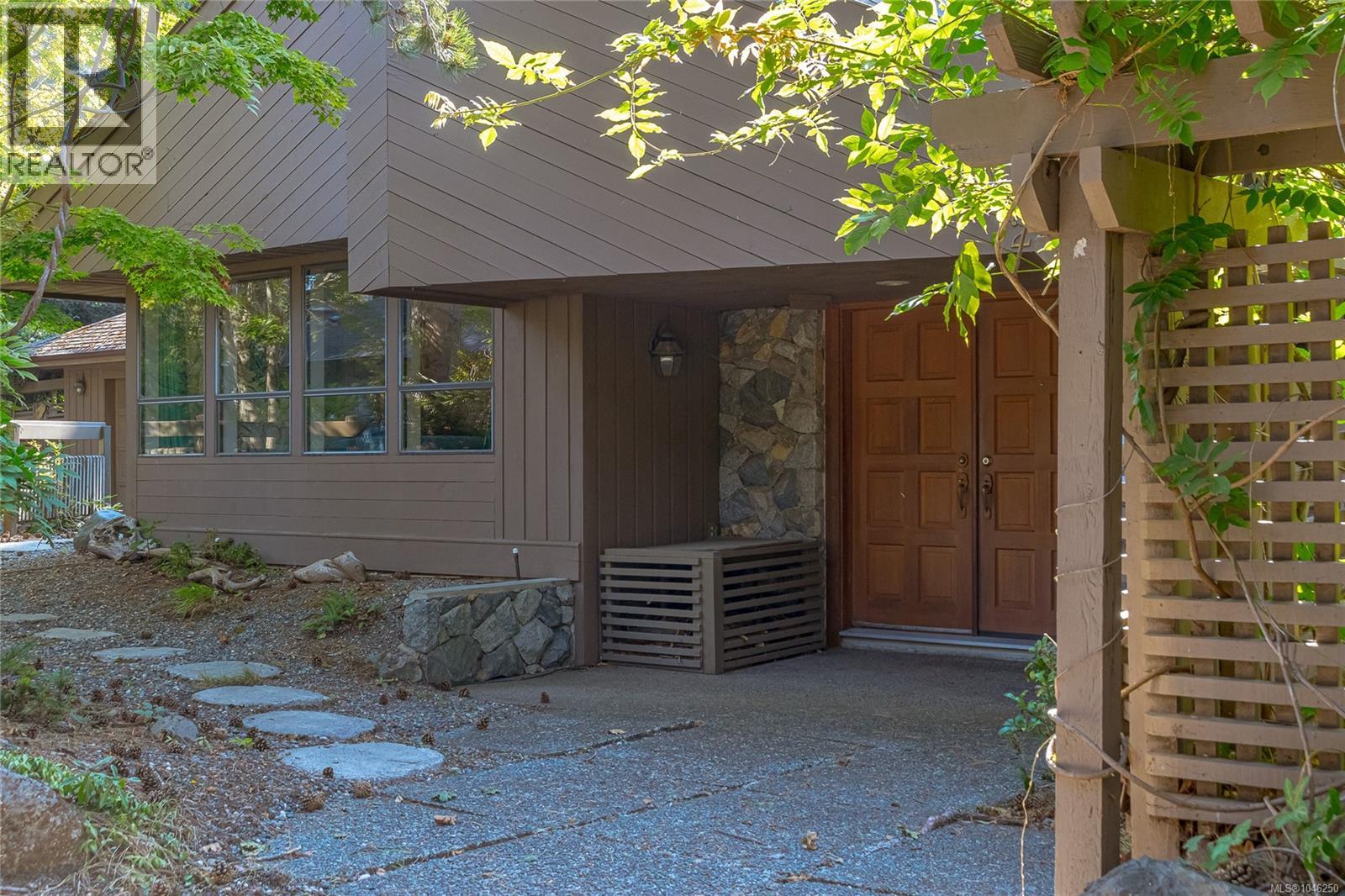 2680 Arbutus Rd - Image 6