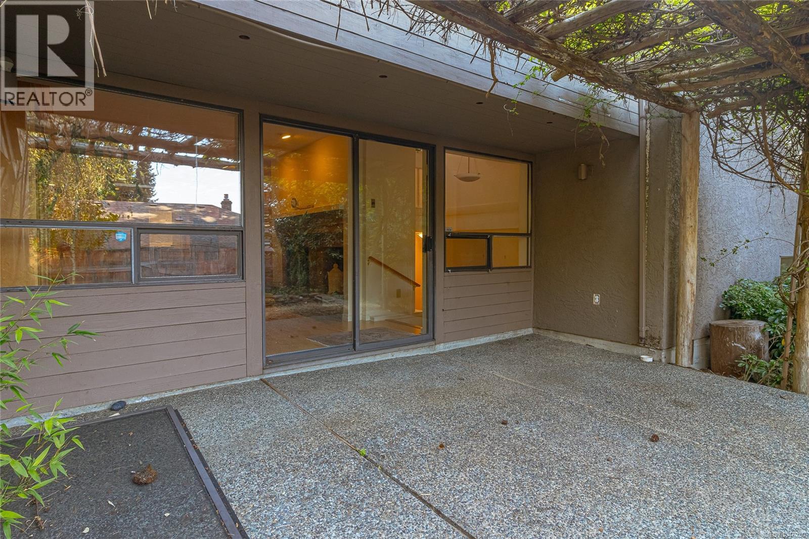 2680 Arbutus Rd - Image 58