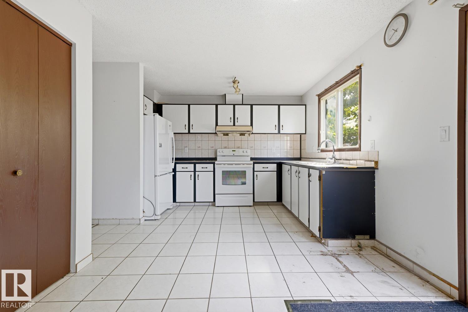 3515 43 Avenue NW - Photo 14