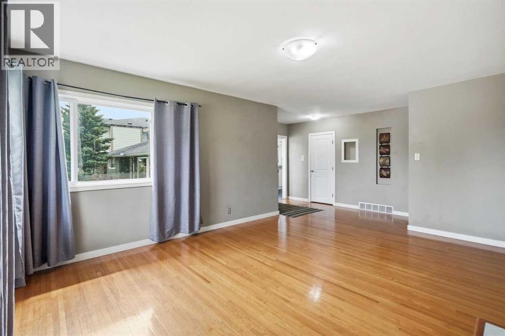 111 42 Avenue Northeast - Photo 5
